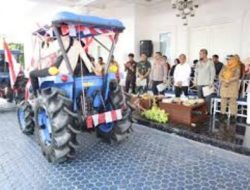 Ratusan Alsintan Hiasi Jalanan Sidrap, Karnaval Pangan Warnai HUT RI ke-80