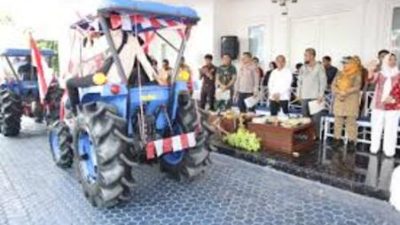 Ratusan Alsintan Hiasi Jalanan Sidrap, Karnaval Pangan Warnai HUT RI ke-80